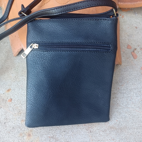 BLACK VEGAN LEATHER HOBO CROSSBODY BAG SIZE 8.5X7 NWOT - Picture 7 of 10